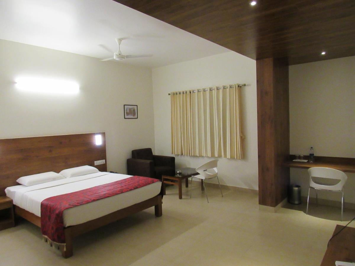 Hotel Palguni Residency Hassan Zewnętrze zdjęcie