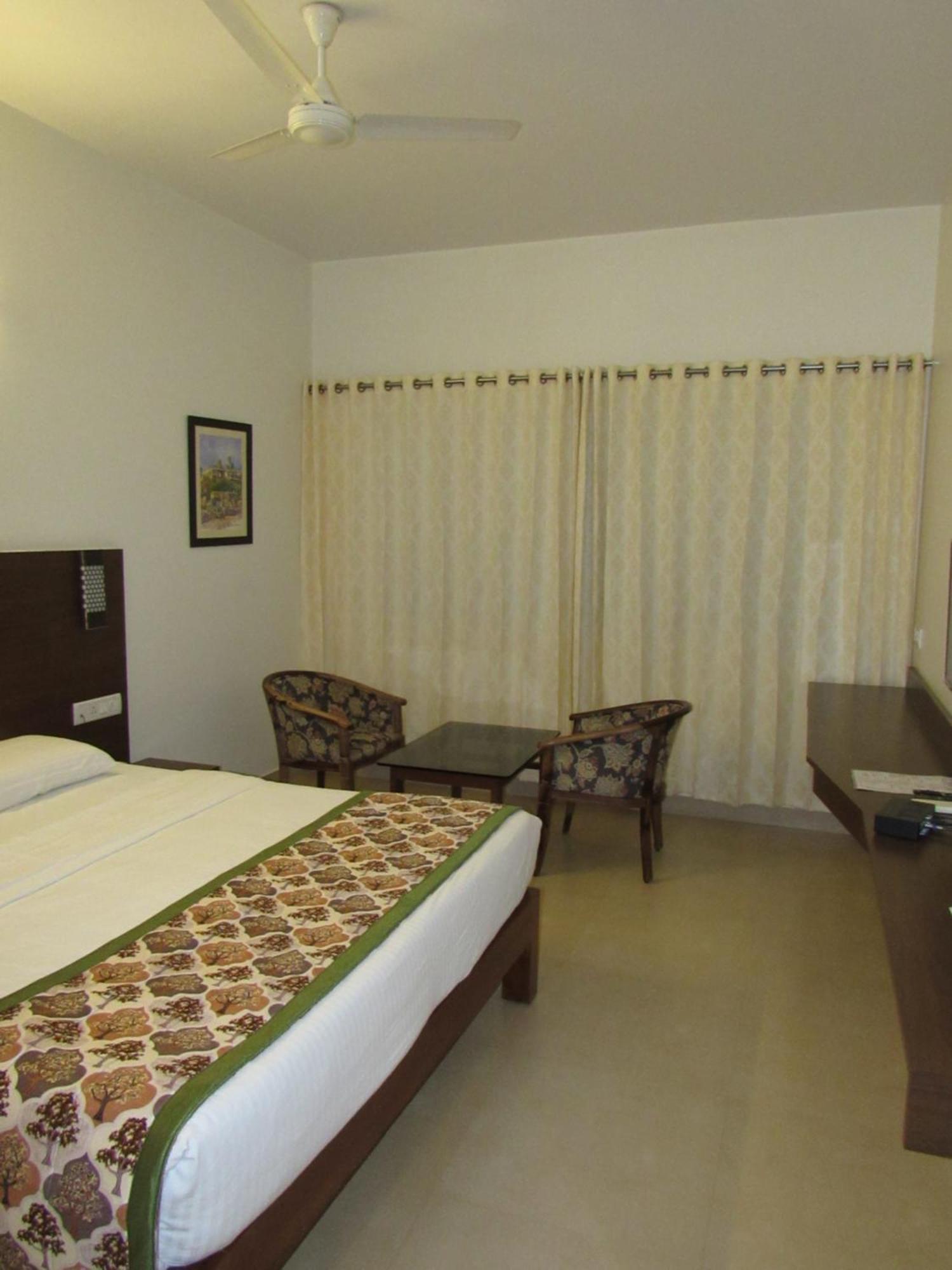 Hotel Palguni Residency Hassan Zewnętrze zdjęcie